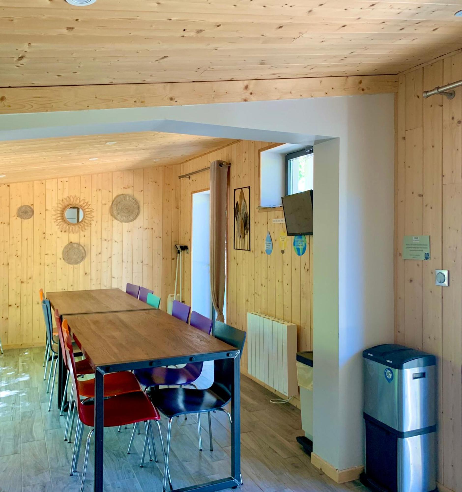La Petite Auberge Insolite Сент-Аффрік Екстер'єр фото